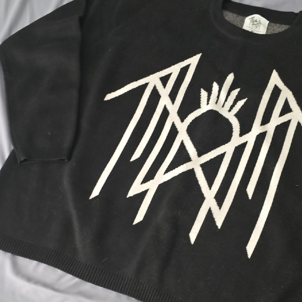 Black and White Graphic Sweater - Picture 3 of 6